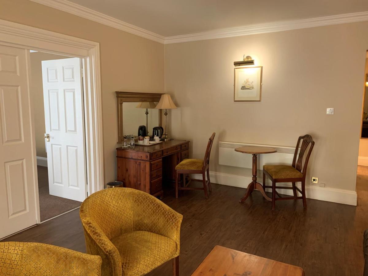 New House Country Hotel Кардиф Екстериор снимка