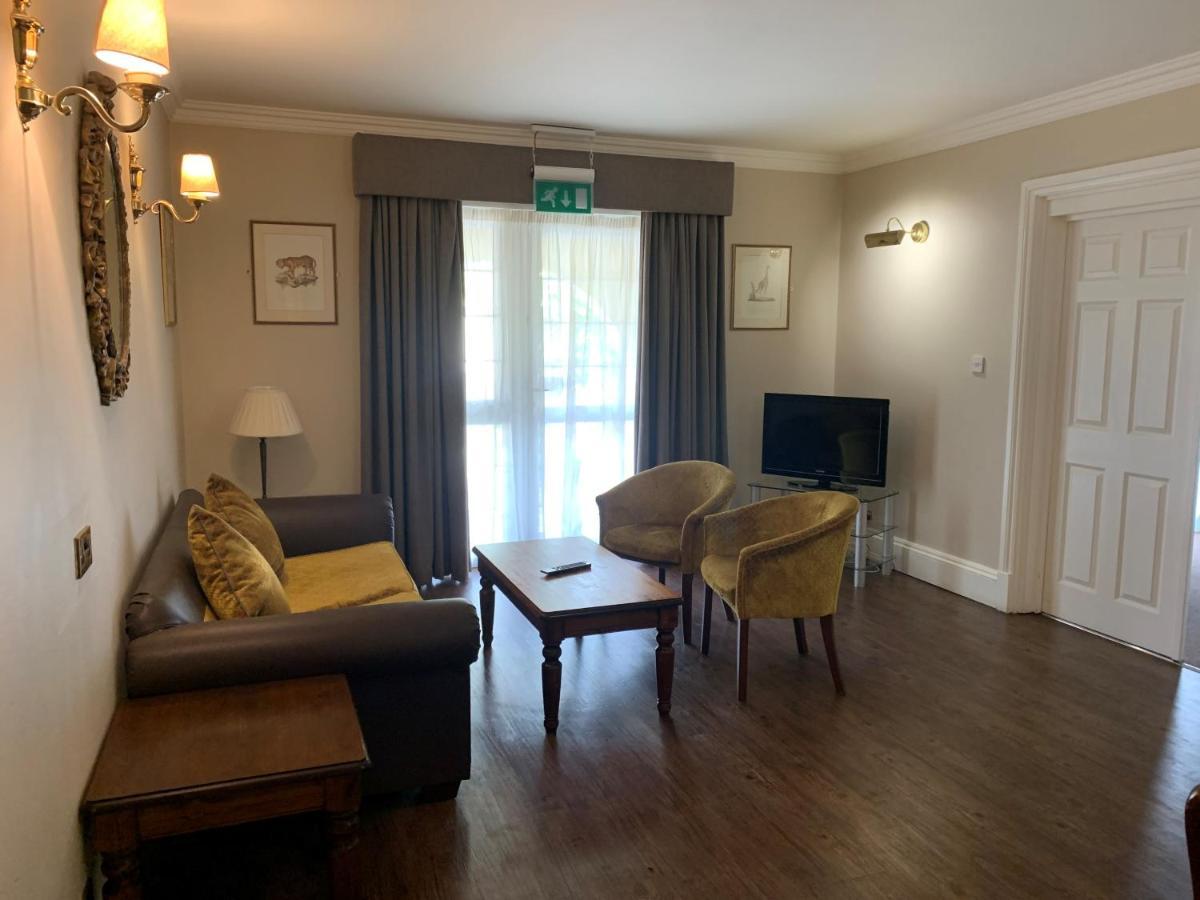 New House Country Hotel Кардиф Екстериор снимка