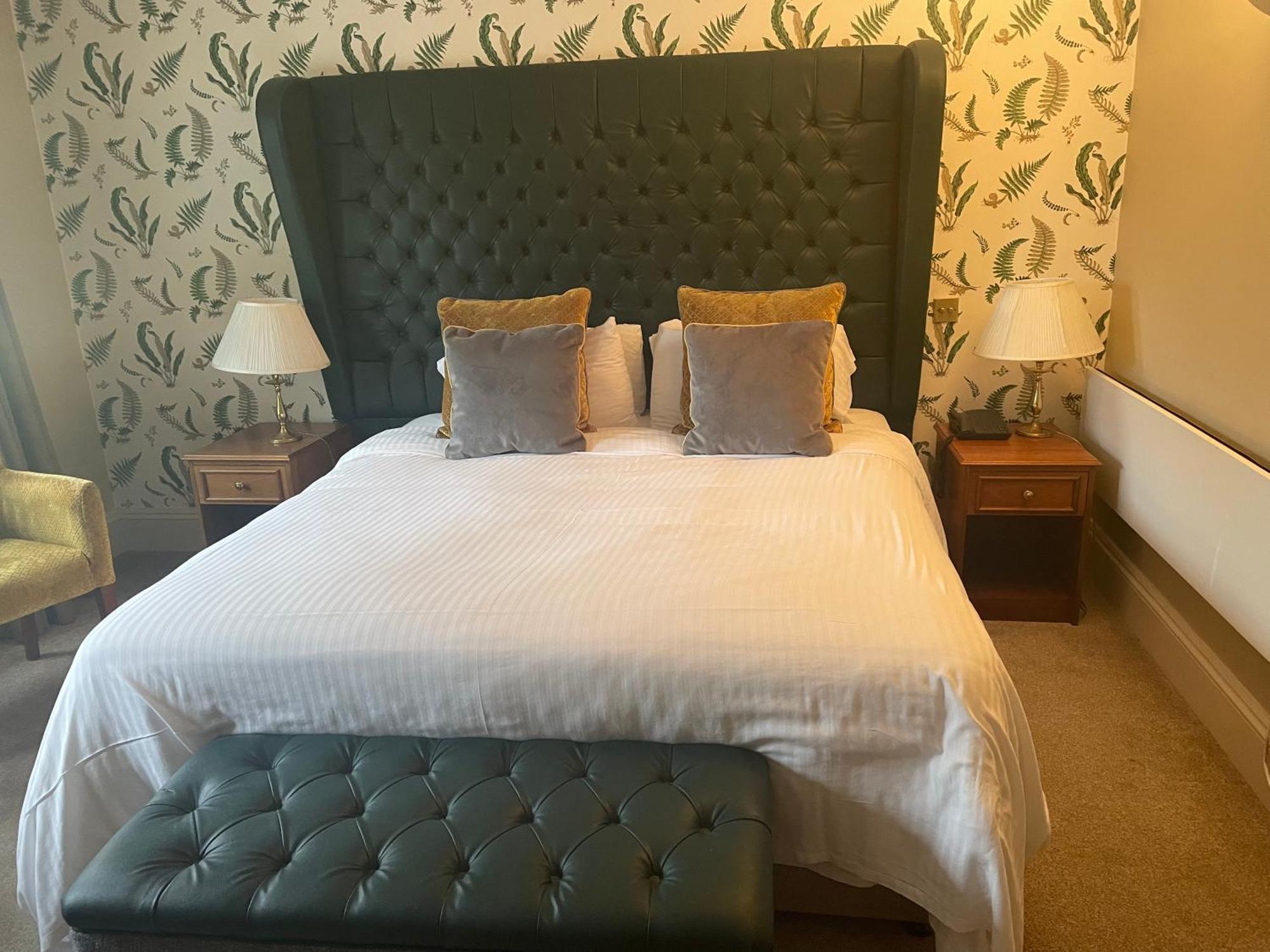 New House Country Hotel Кардиф Екстериор снимка