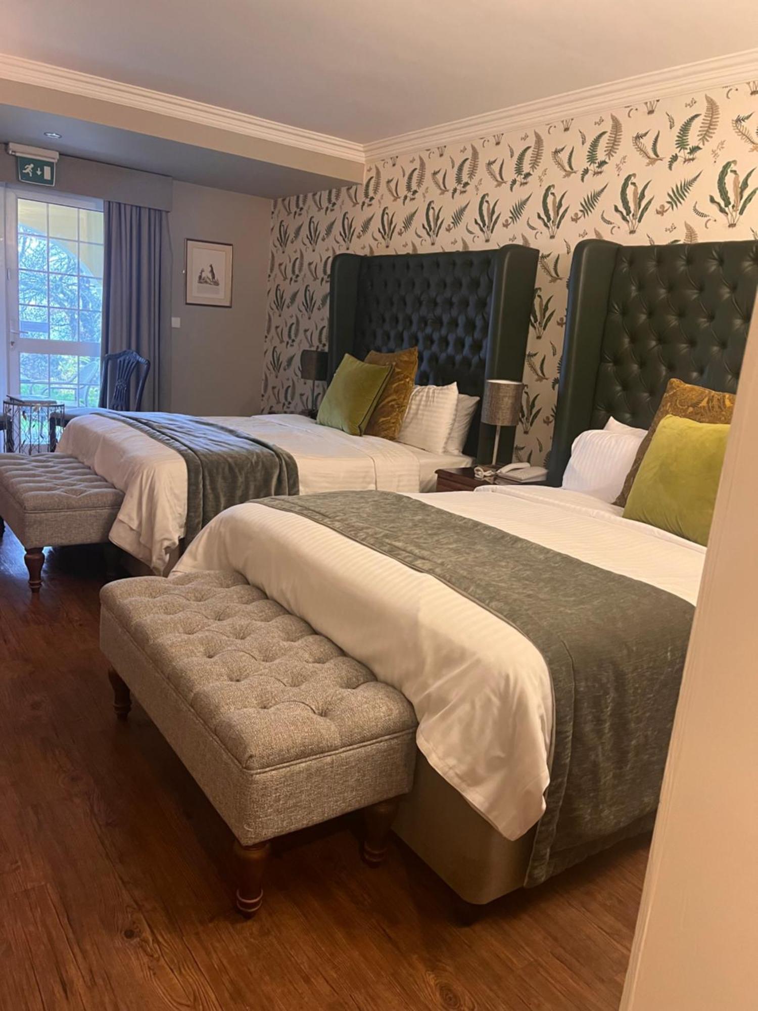New House Country Hotel Кардиф Екстериор снимка